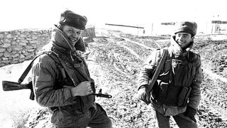 جنگ، چرس و شراب؛ شبی که مجاهدین 'در لباس زنان روسپی' سربازان شوروی را بهدام انداختند