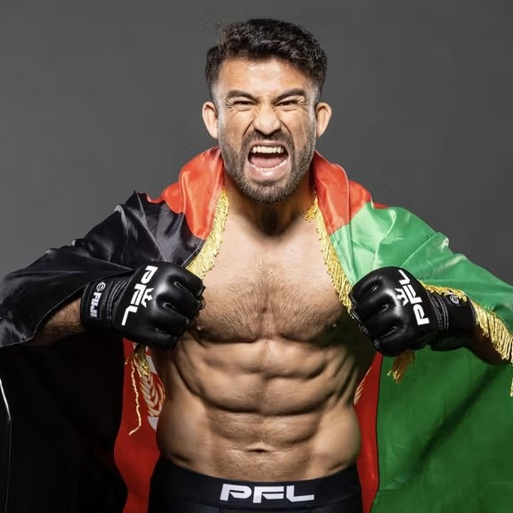 افغان لوبغاړی ظفر محسن په جرمني کې د خپل سویډني سیال پر وړاندې لوبه کوي