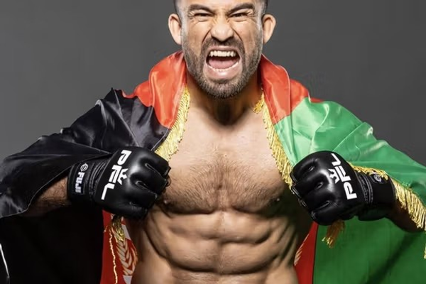 افغان لوبغاړی ظفر محسن په جرمني کې د خپل سویډني سیال پر وړاندې لوبه کوي