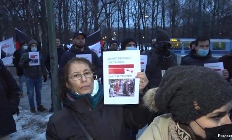 پناهجویان افغانستان در ناروی به سفر هیأت طالبان به اسلو اعتراض کردند