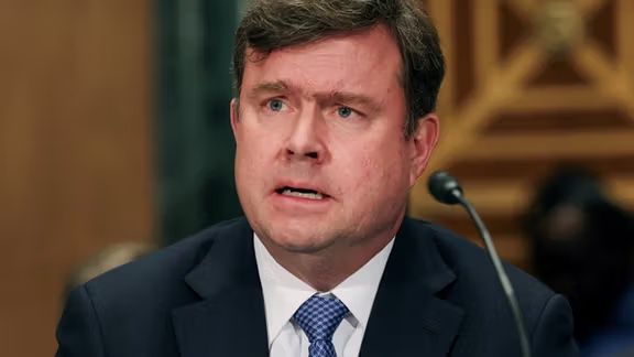 یو امریکایي چارواکې پر ایران د مالي سرچینو د بندولو په موخه منځني ختیځ ته سفر کوي