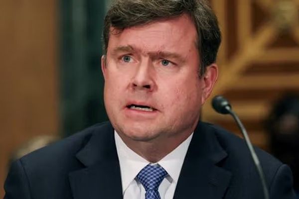 یو امریکایي چارواکې پر ایران د مالي سرچینو د بندولو په موخه منځني ختیځ ته سفر کوي