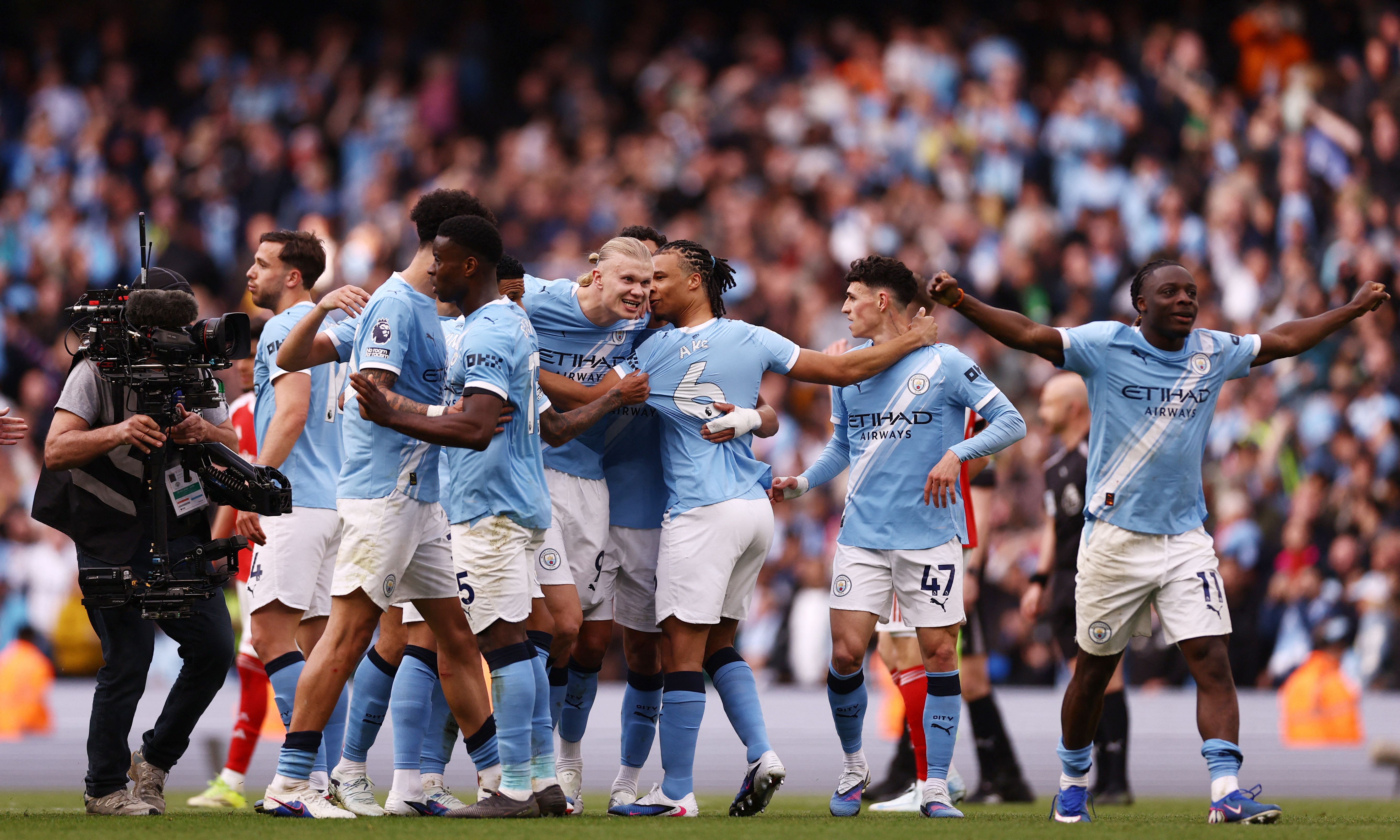 در حساس‌ترین دیدار لیگ برتر منچسترسیتی لیورپول را شکست داد و به صدر نزدیک شد