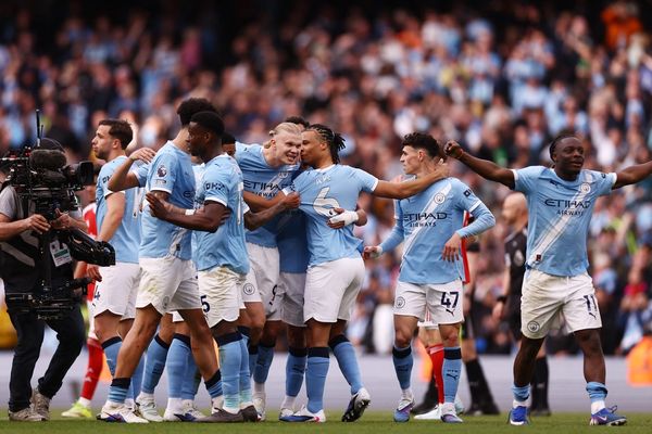 در حساسترین دیدار لیگ برتر منچسترسیتی لیورپول را شکست داد و به صدر نزدیک شد