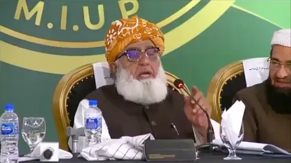 فضل الرحمان د پاکستان د دیني عالمانو له اعلامیې د طالبانو د دوو وزیرانو هرکلی ستایلی