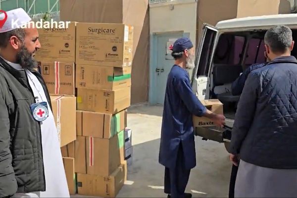 د طالبانو او پاکستان ترمنځ جګړه؛ سره صلیب د کندهار له دوو روغتونونو سره د درملو مرسته وکړه