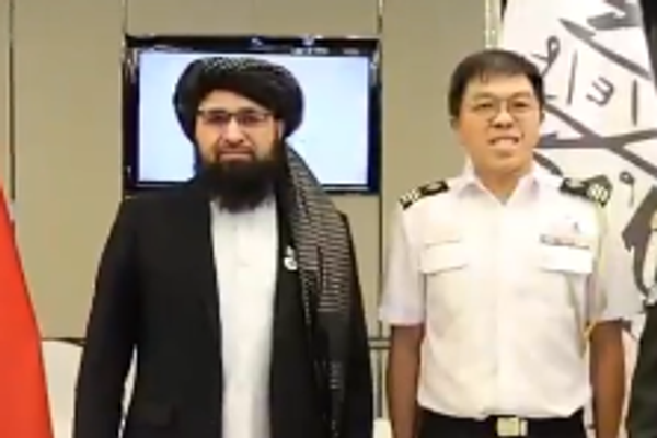 په چین کې د طالبانو سفیر د لانجو ښار په زندان کې له افغان بندیانو سره لیدلي