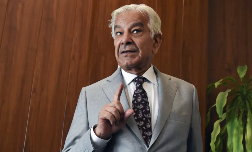 وزير الدفاع الباكستاني: سنتعامل مع طالبان كما تعاملنا مع الهند