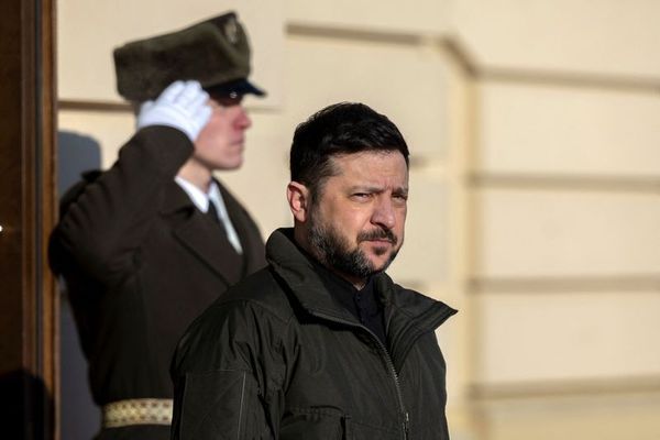 زېلېنسکي: د اوکراین پلاوی د امنیتي ضمانتونو د خبرو لپاره امریکا ته روان شو