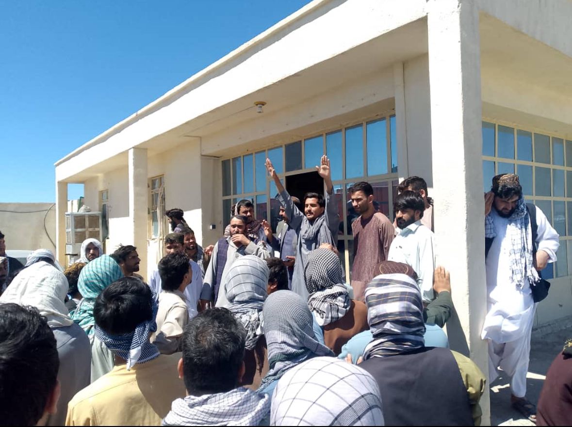 د فراه ګمرک کمېشنکارانو د طالبانو له ناسم چلند او سیسټمي ستونزو له امله اعتصاب کړی