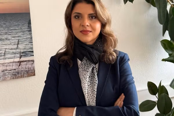 افغانه فعاله هوسۍ ظریف اندړ د فرانکفورټ ښاروالۍ شورا ته بریالۍ شوه