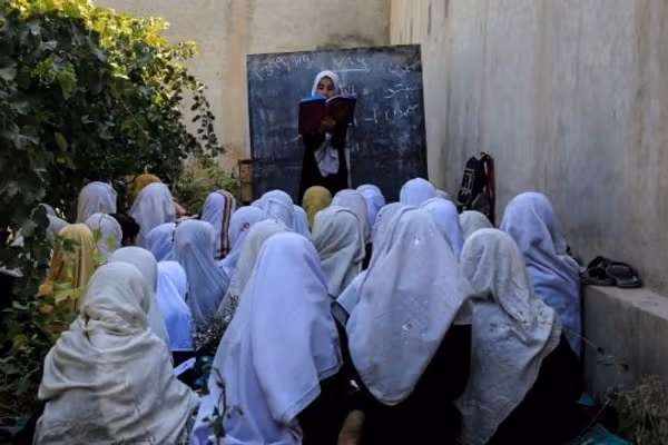 دختری از افغانستان: «احساس میکنم کمکم فراموش شدهایم»