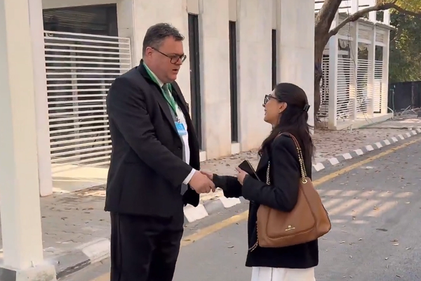 پاکستان د ناروې سفیر د ایمان مزاري د محکمې په ناسته کې د حضور له امله احضار کړی