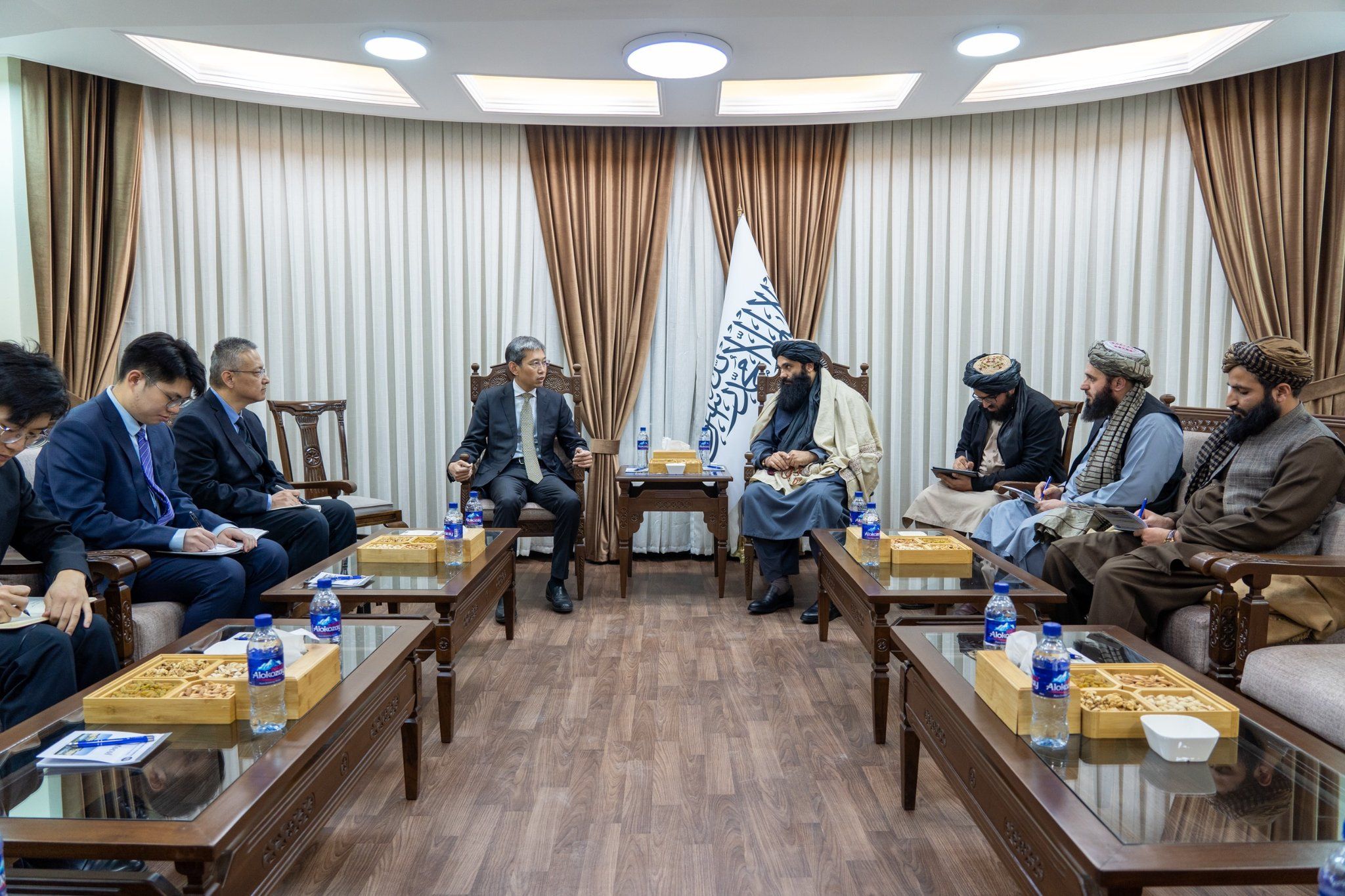 سراج الدین حقاني د چین له سفیر سره پر واخان دهلیز او سوداګریزو اړیکو غږېدلی