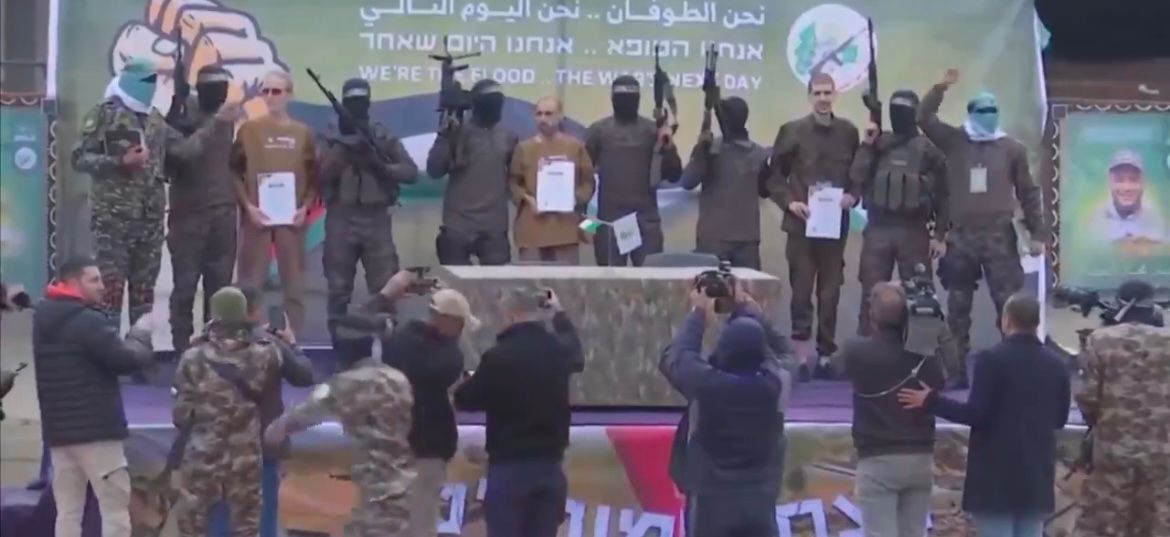 پنجمین مرحله تبادل اسرا؛ حماس سه گروگان اسرائیلی را به صلیب سرخ تحویل داد