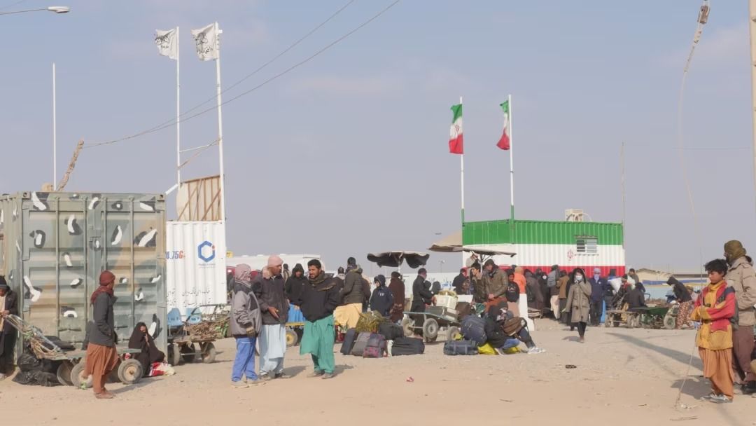 همسر یک نظامی پیشین افغانستان: شوهرم بعد از اخراج از ایران توسط طالبان بازداشت شد