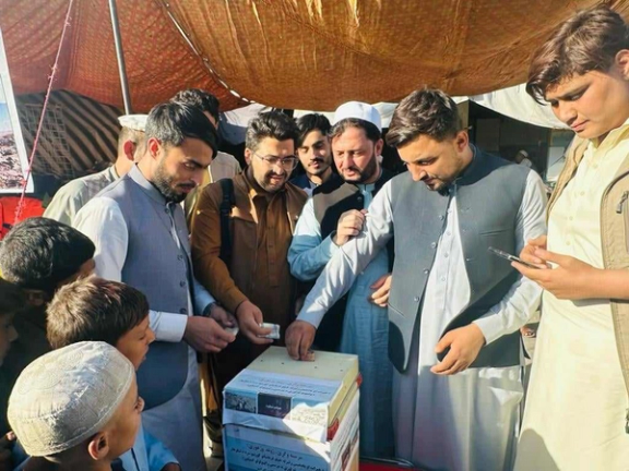 د ننګرهار ځوانانو د هرات له زلزله ځپلو سره له ۴ میلیونو افغانیو زیاته مرسته راټوله کړې