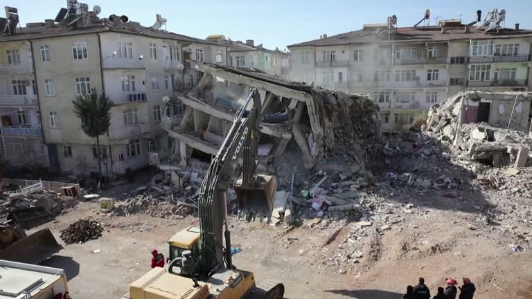 رجب طیب اردوغان: خسارات زمین‌لرزه اخیر در ترکیه ۱۰۴ میلیارد دالر برآورد شده است