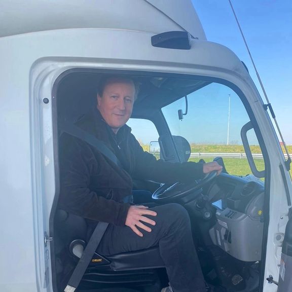 نخستوزیر پیشین بریتانیا، راننده لاری کمکرسانی به پناهجویان اوکراینی