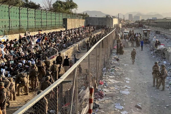 د امریکا د جګړې وزیر په لارښوونه د کابل د ابي دروازې سمندري سرتېرو ته لوړ مډالونه منل شوي