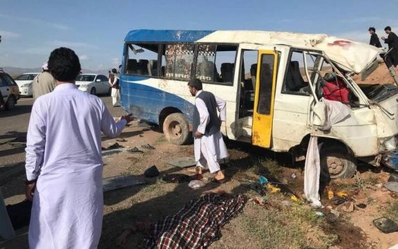 په هرات کې یوې ټرافیکي پېښه کې ۴ کسان مړه او ۱۴ نور ټپیان شوي دي