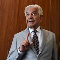 د پاکستان دفاع وزیر: طالبان موږ جوړ کړل، خو اوس د باور وړ نهدي