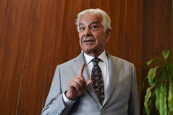 د پاکستان دفاع وزیر: طالبان موږ جوړ کړل، خو اوس د باور وړ نهدي