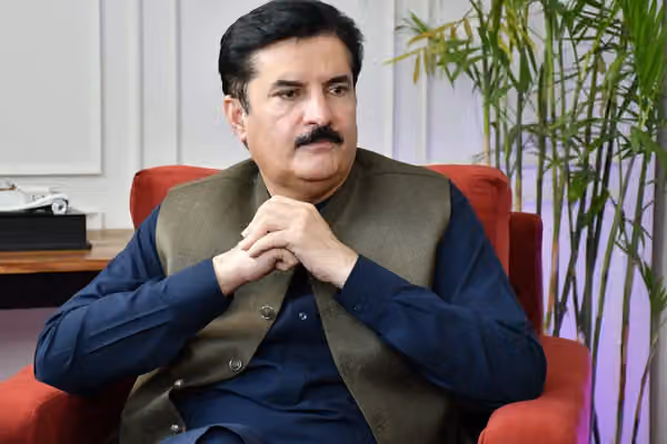 د کنډي ادعا: له افغانستان څخه د بهرنیانو تر وتلو وروسته پاتې وسلې د ترهګرو لاسونو ته ورغلي