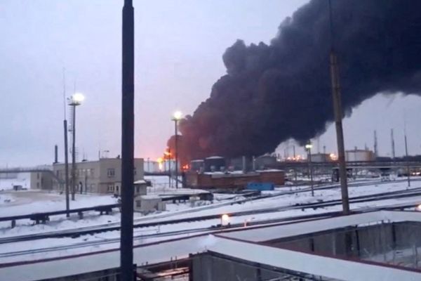 اوکراین د نووروسیسک د تېلو پر ستر روسي ټرمینل د ډرون برید کړی