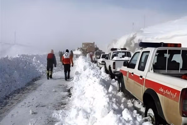 مقام ایرانی میگوید ۳۰۰ مهاجر افغان از برف و یخبندان نجات یافتهاند