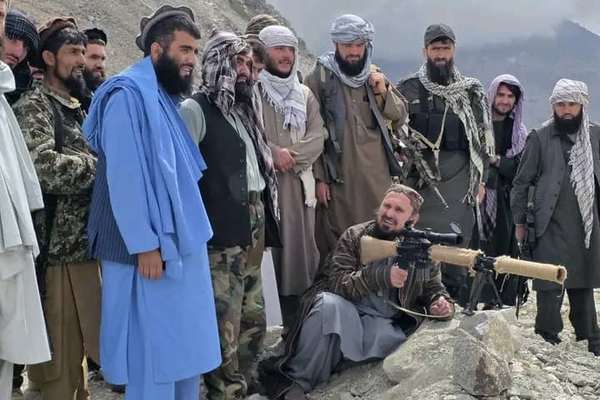 رئیس ارتش طالبان در خط مقدم جنگ با جبهه آزادی در بدخشان
