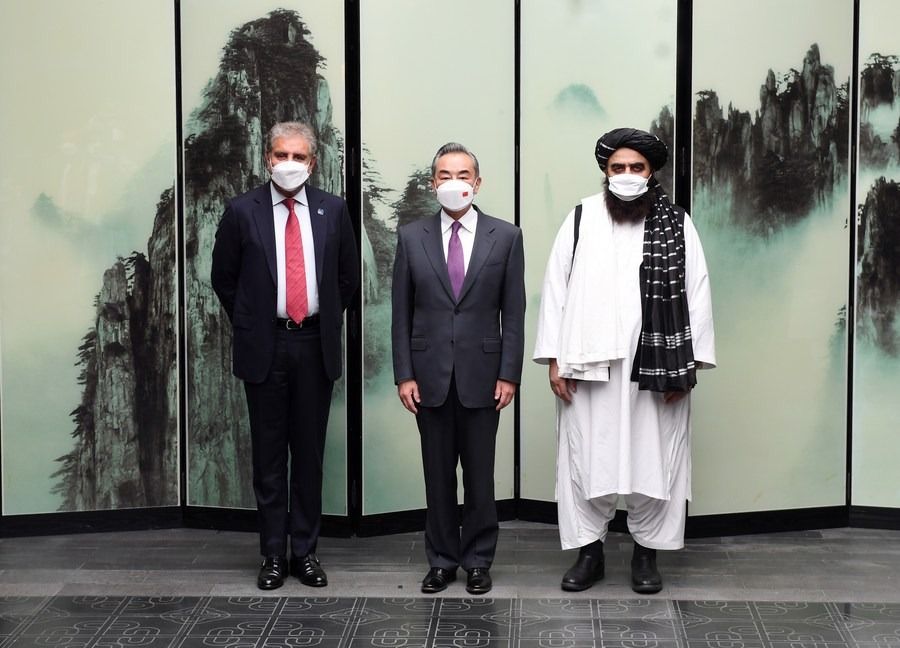 چین خواستار احیای همکاری سه جانبه با افغانستان و پاکستان شد