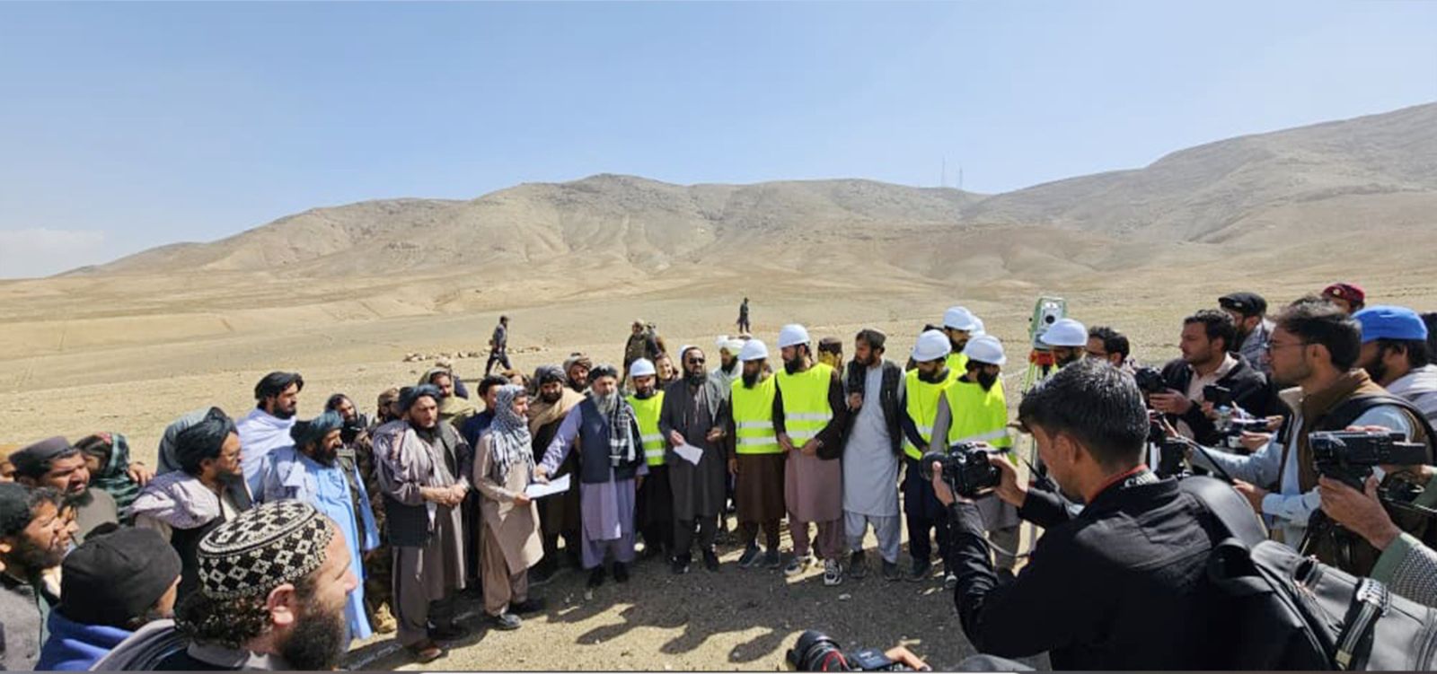 طالبان وايي په غزني کې یې راستنو شویو کډوالو ته د استوګنیزو نمرو د وېش لړۍ پیل کړه