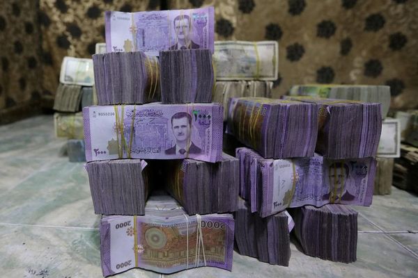 سوریه نوي بانک نوټونه چاپوي او د ارزښت لوړولو لپاره دوه صفرونه ځنې لېرې کوي