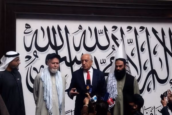له طالبانو سره پخوانی امریکايي زنداني: طالبانو ۱۴ میاشتې پرته له کوم جرم زنداني کړی وم