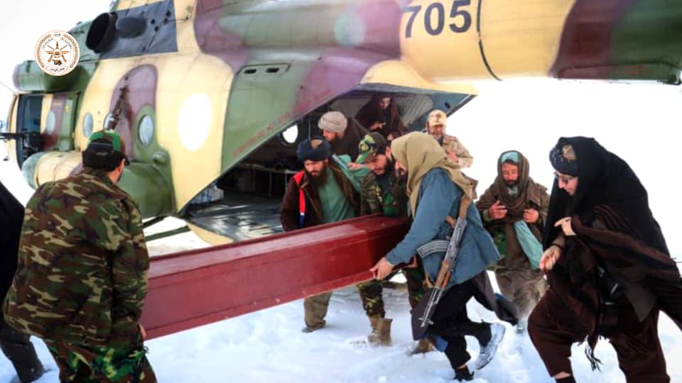 طالبان: په درېیو ولایتونو کې مو لسګونه کسان له واورو وژغورل