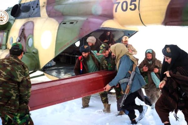 طالبان: په درېیو ولایتونو کې مو لسګونه کسان له واورو وژغورل