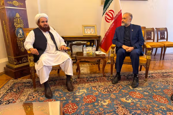 په مسکو کې د طالبانو او ایران سفیران د دوهاړخیزو اړیکو او د سیمې د وضعیت په اړه غږېدلي