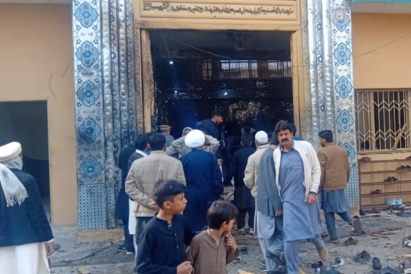 وزیر دفاع پاکستان: مهاجم انتحاری اسلامآباد به افغانستان رفتوآمد داشت