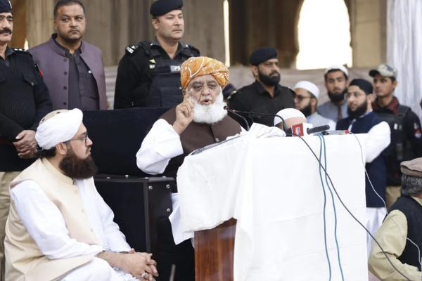 زعيم ديني باكستاني: سياسة باكستان تجاه أفغانستان فشلت