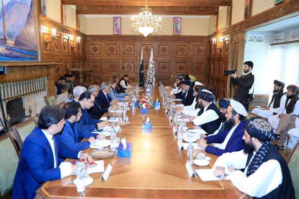 وزیر خارجه پاکستان با معاون اداری طالبان درباره روابط اقتصادی و مهاجرین گفتوگو کرد