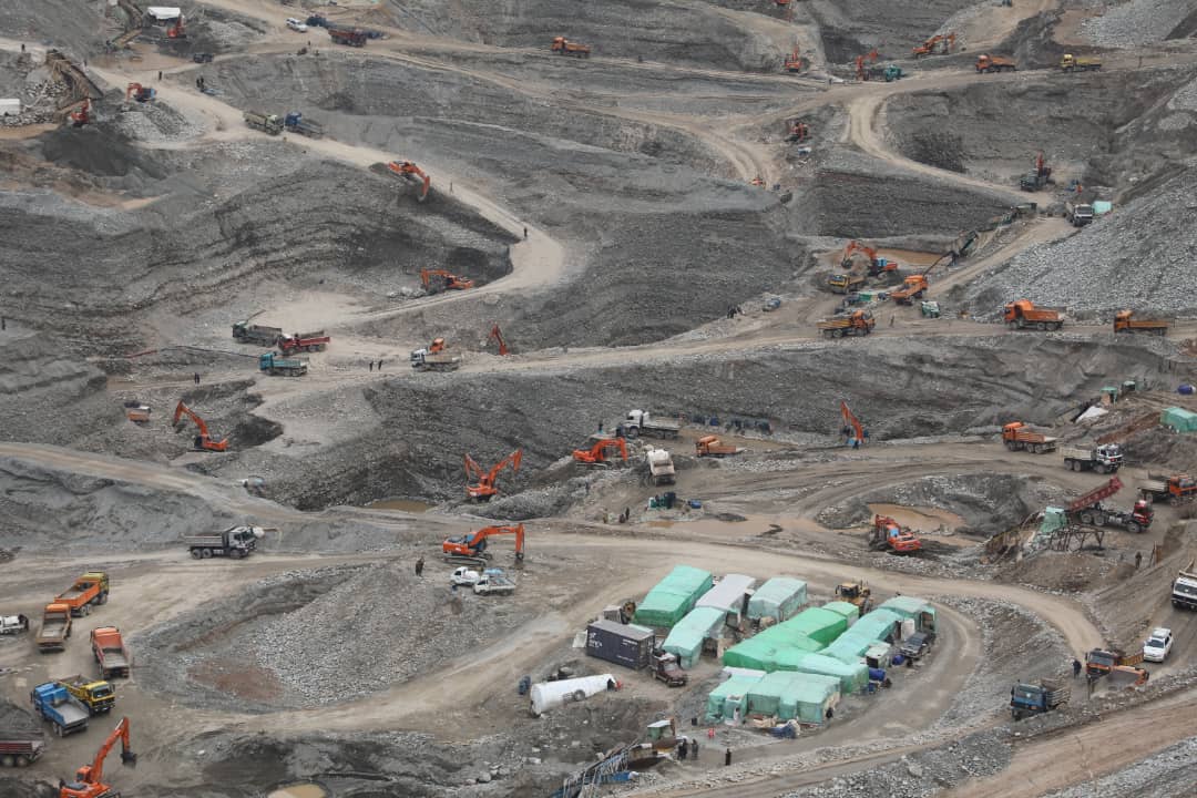 طالبان وايي چې د بدخشان د سرو زرو مینځلو په پروژو کې نږدې ۱۰۰ زره کسان په کار بوخت دي