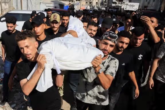پر غزې د اسراییل په بریدونو کې ۱۵ کسان وژل شوي دي