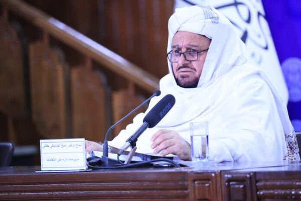 د طب له فارغانو ایګزېټ ازموینه سږکال هم د نجونو له ګډون پرته اخیستل کېږي