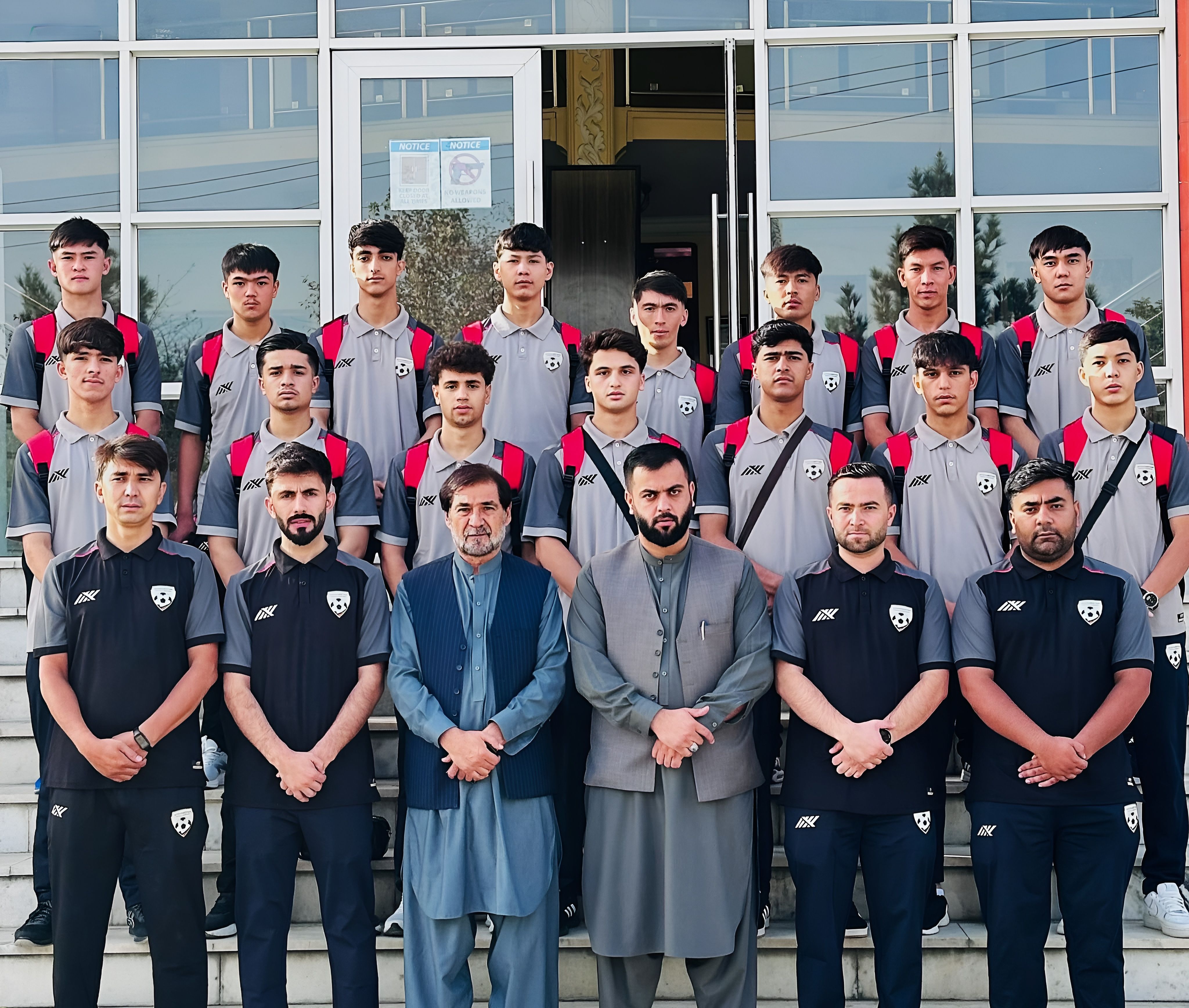 تیم فوتسال زیر هفده سال افغانستان برای برپایی کمپ انتخابی راهی ایران شد