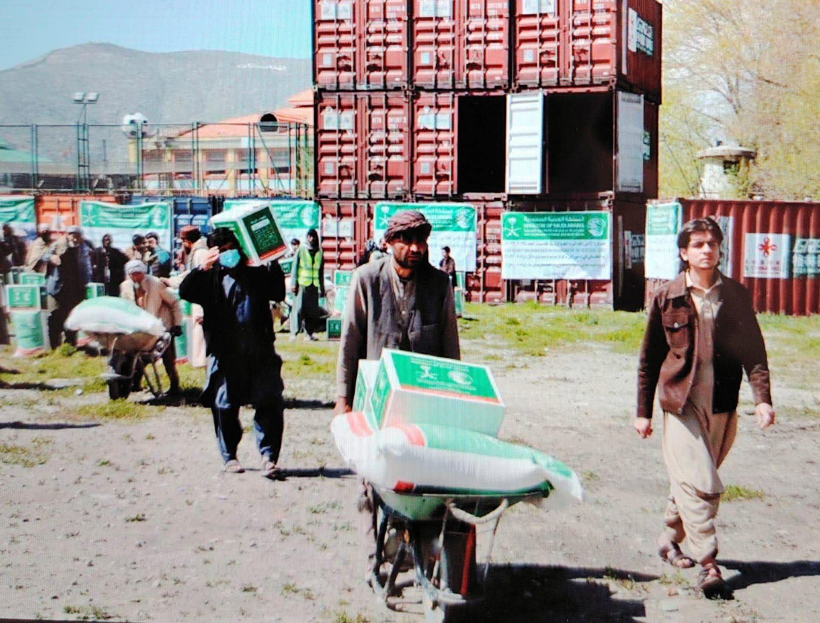 بنیاد ملک سلمان به خانواده‌های نیازمند در کابل مواد غذایی کمک کرد