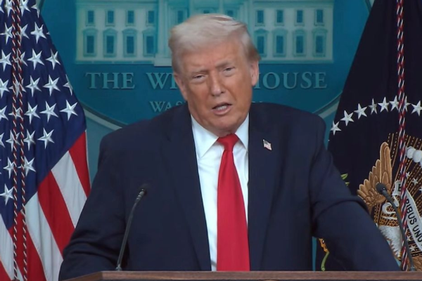 ترامب: كان يجب البقاء في قاعدة باغرام ولا ينبغي أن نغادرها الآن