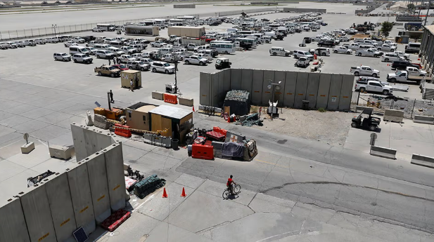 وول ستريت جورنال: الولايات المتحدة بدأت محادثات مع طالبان بشأن العودة إلى قاعدة باغرام