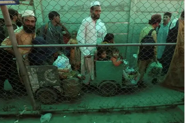 Pakistan To Establish Deportation Centres For Illegal Immigrants