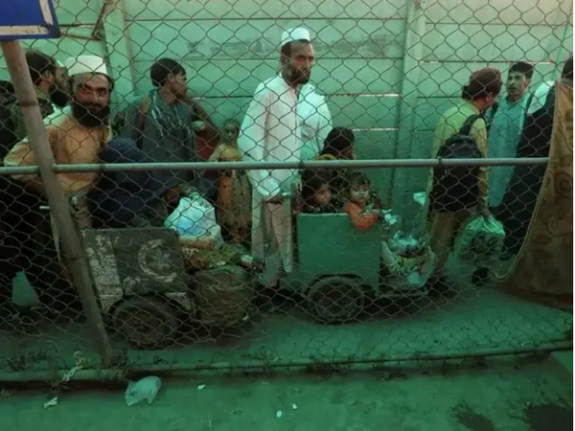 Pakistan To Establish Deportation Centres For Illegal Immigrants